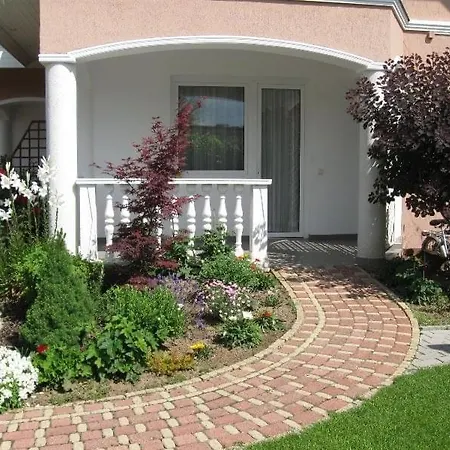 Andrea Apartmanhaz Balatonlelle Exterior photo